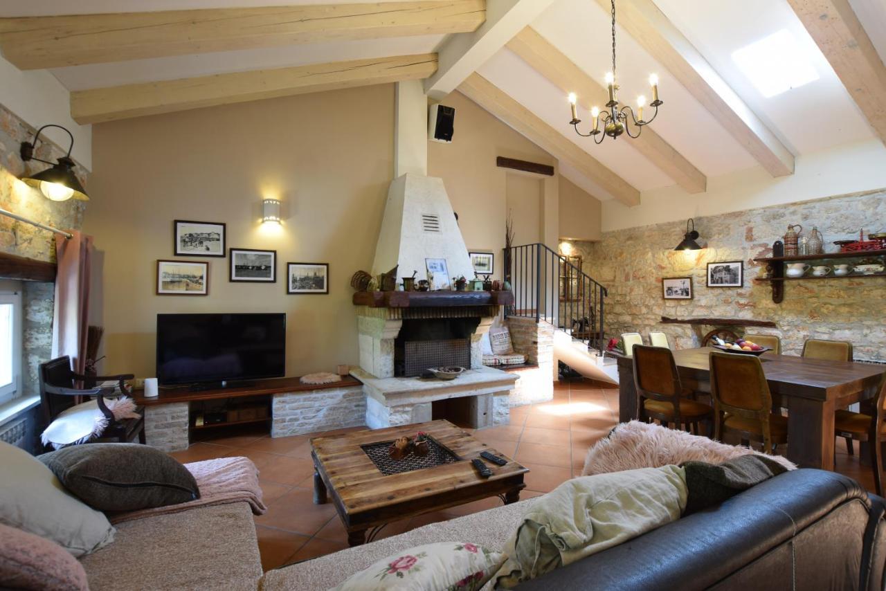 Saison Openning Prices Luxury Villa Nini With Fireplace, Private Pool, Bikes, Barbecue And Much More 포레치 외부 사진